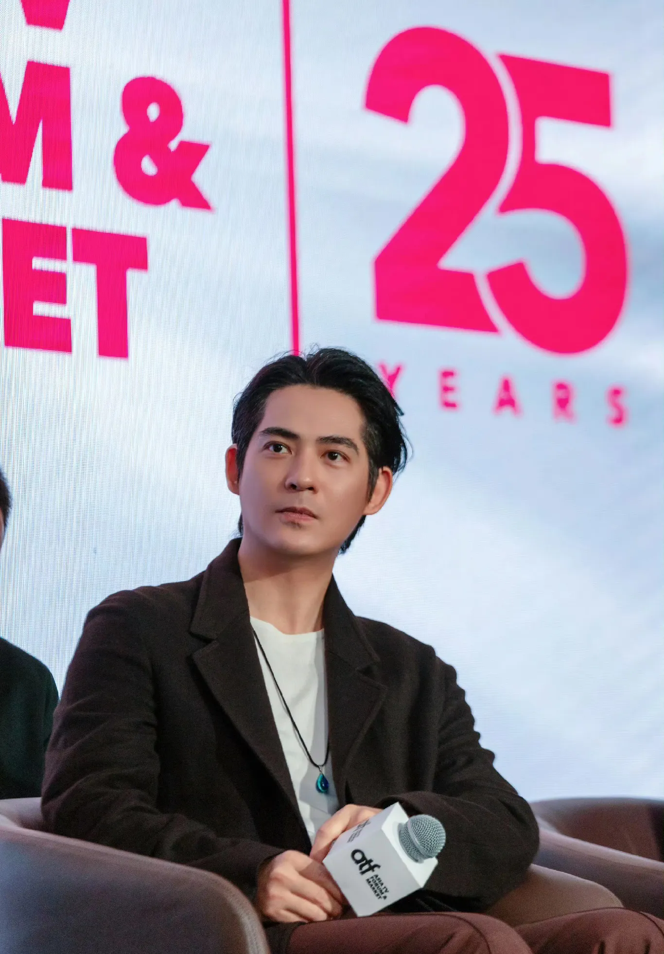 作为大S的前任很明显他不想再和S家族的人扯上关系，他是真的怕了。

被问到前女友