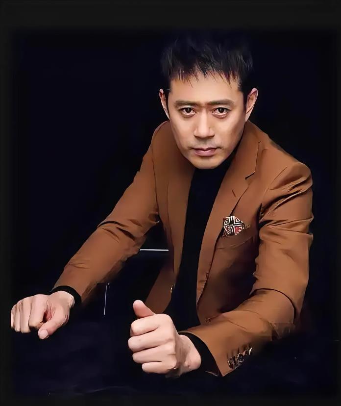 演员刘钧的家庭成员主要包括：
一、父母：刘钧的父母在电力系统工作。
二、妻子：刘