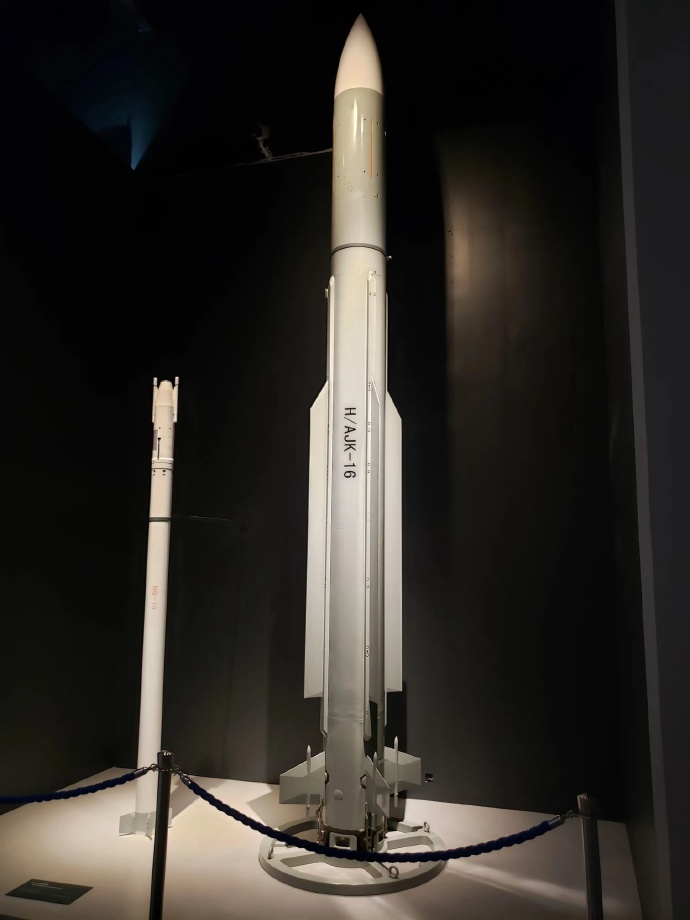 
防空反导都是组网作战，也就是划分出远程、中程、近程以及高空低空等空域范围，然后