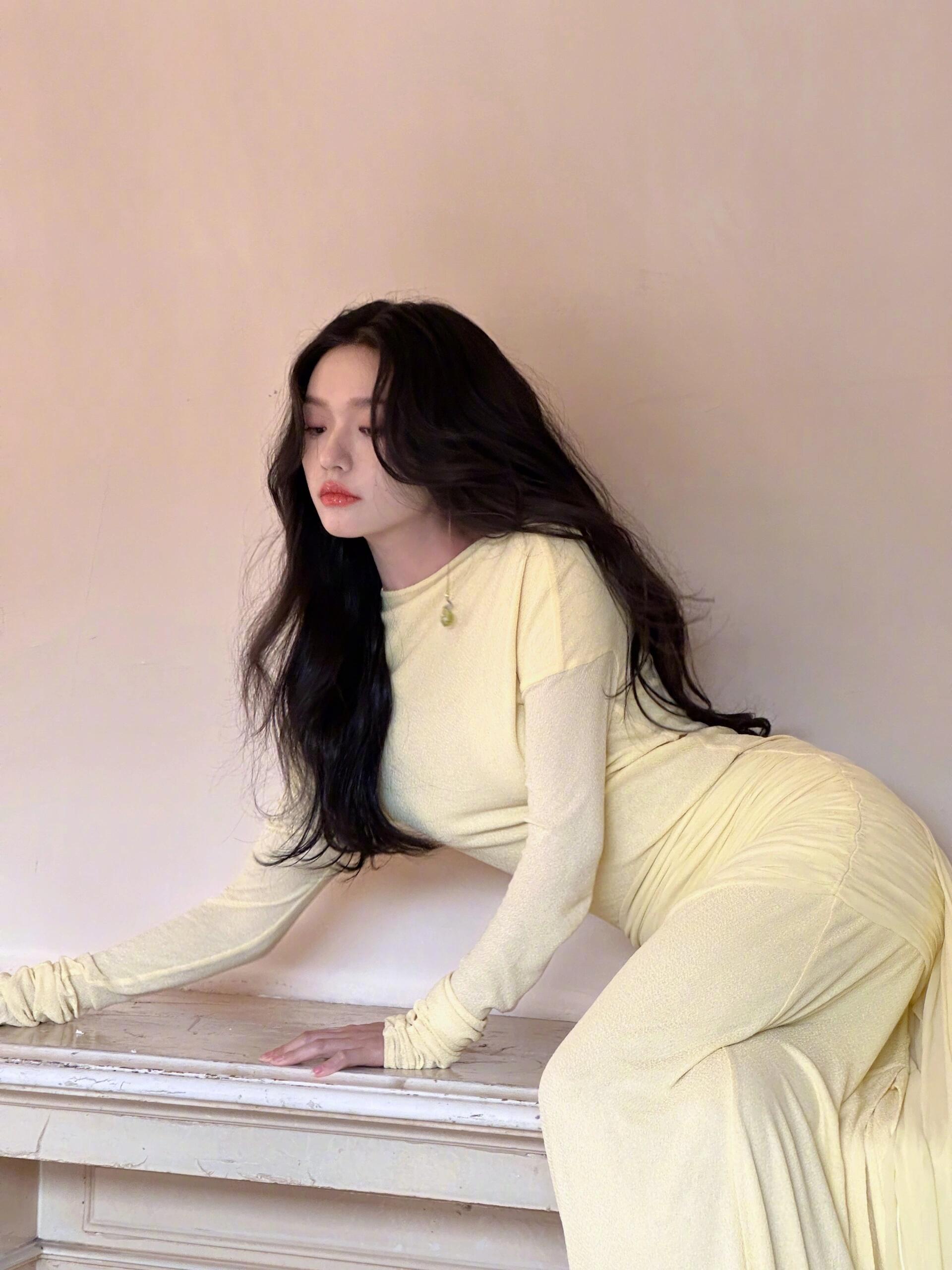 林允——凹造型妩媚撩人