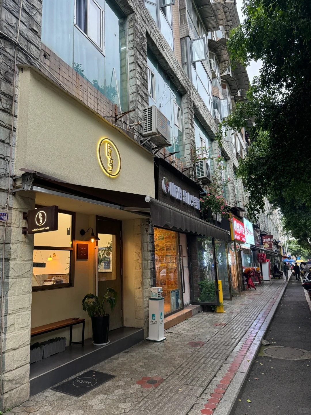 生活在雅安一定非常的舒适
以前来雅安只是作为去川西的中转站，没什么特别的感觉
现