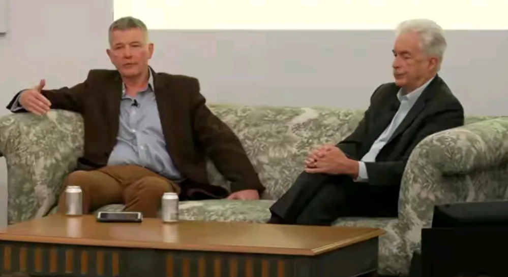 罕见！美英情报头子共同露面，再炒涉华议题！
昨天，美国中央情报局局长伯恩斯和英国