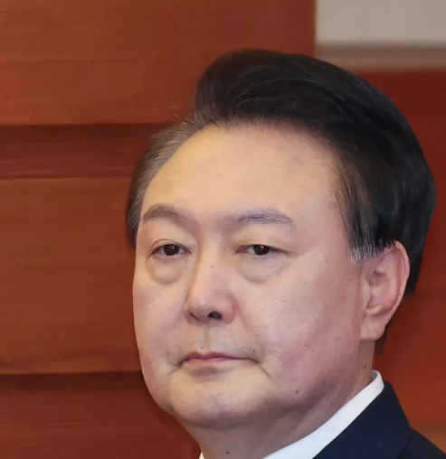 定性了，尹锡悦出不去了，有判重刑的可能，尹锡悦这下要在拘留所过春节了，金建希团聚