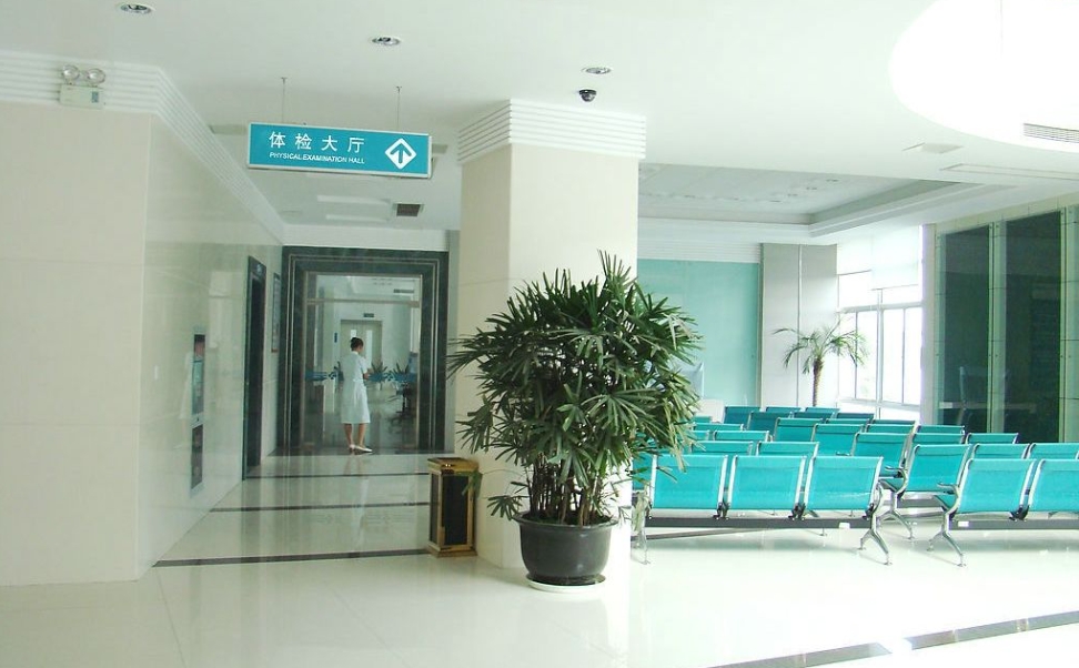 四川南充高坪五院，我也亲身经历这种事情，老爸做手术，医生把我叫到办公室，说要请他