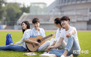 竹马为了白月光，让我去勾引校草，可我成功勾引到手了，他却后悔了。