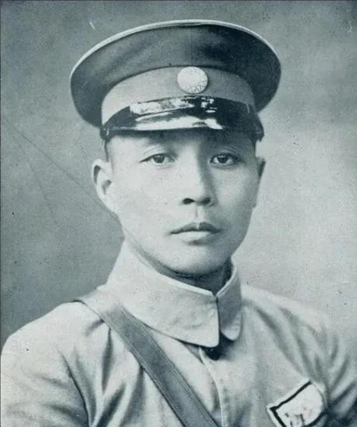 1936年，西安事变后，蒋介石飞回南京，一下飞机，戴笠对他说了一番话，蒋介石听完