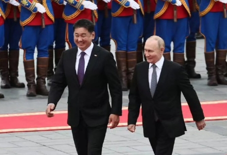 普京在“逮捕令”后访问蒙古国有多方面的考量！

从外交战略角度来看，此次访问彰显