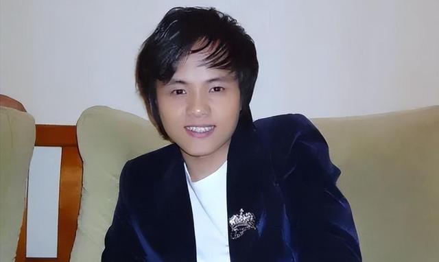 15岁开演唱会,19岁日挣上万,春晚请不动他,却没人说他耍大牌(14岁开演唱会)-第20张图片-九妖电影 15岁开演唱会,19岁日挣上万,春晚请不动他,却没人说他耍大牌(14岁开演唱会)-第20张图片-九妖电影
