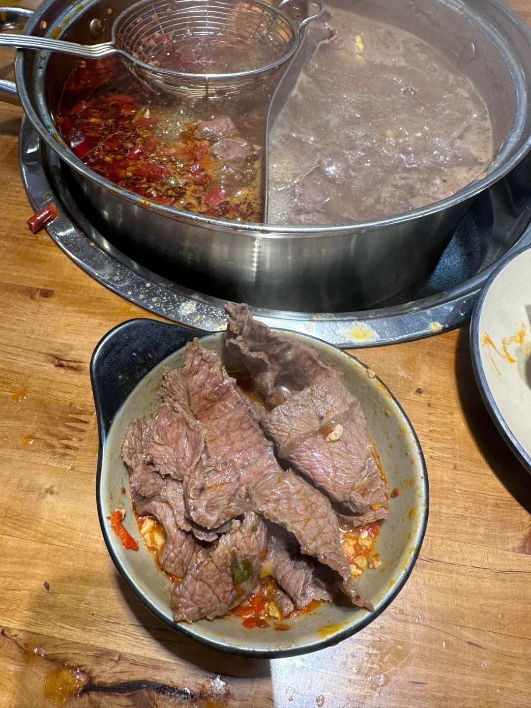 只吃了这个牛肉，回家就晕了，是为啥
牛肉自助火锅、吃的比较多
没有吃撑，就是饱了