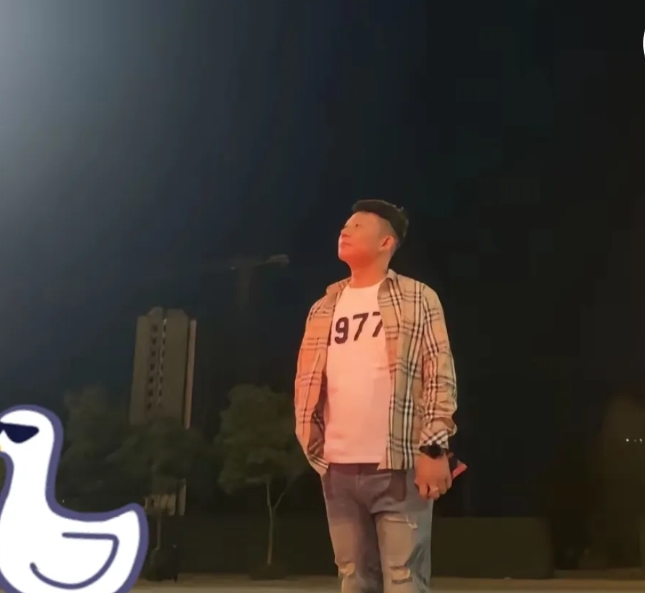 我是一个上门女婿，今年呀失业两次了，老家也没有父母了，只有一个哥哥，我的户口迁到