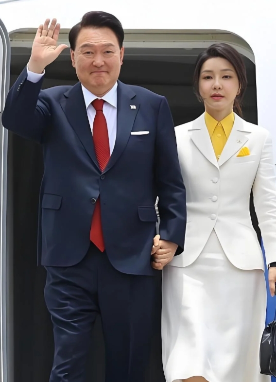 尹锡悦总统因申请逮捕令而感到焦虑