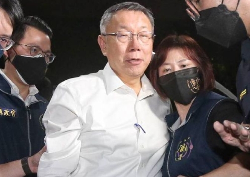 柯案最大的问题还是柯文哲自己，或许像他自己检讨的“我太相信别人了”，不可否认的是