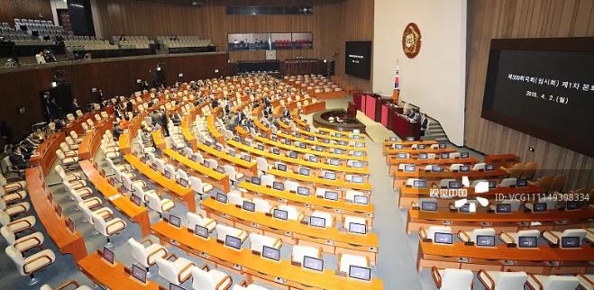 韩执政党通过决定：反对弹劾尹锡悦，到底都来自执政党，真叫砸断骨头连着筋啊。对于尹