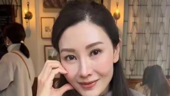 许晋亨14岁儿子长变样，嘴巴外翻又高又壮，比妈妈李嘉欣还要高