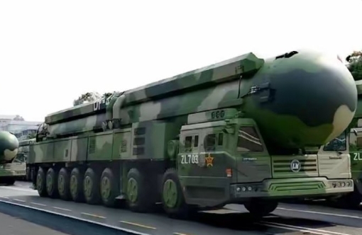 “洲际导弹”的意思，是射程超过8000公里以上的弹道导弹，如果装上核弹头，那就是