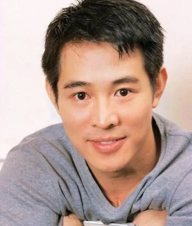 李连杰不惜抛妻弃子，将财产都交给了利智