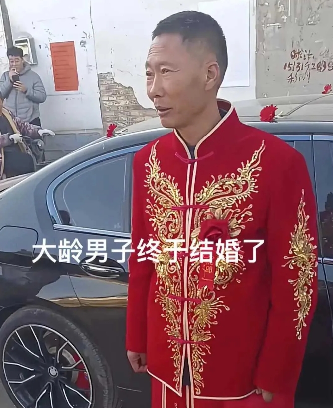 河南某地一老光棍为了结婚，58岁娶59岁邻村寡妇！

重点来了，不知道具体那个地