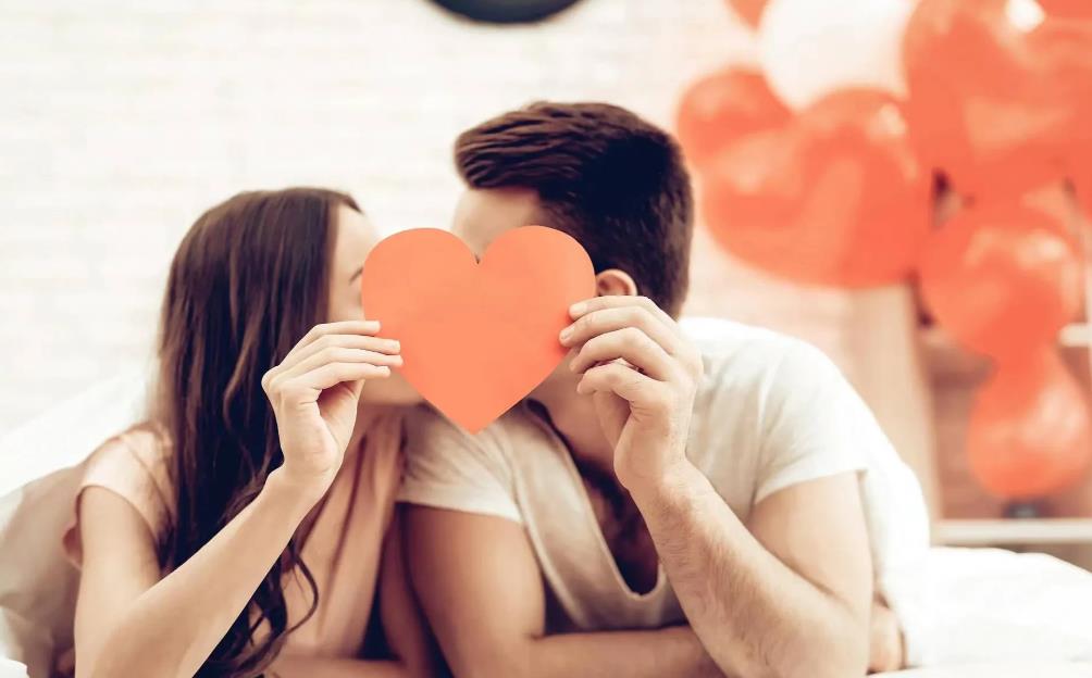 河南三门峡，一男大学生在假期里与女同学谈恋爱，并偷尝禁果。开学后，两人因性格不合