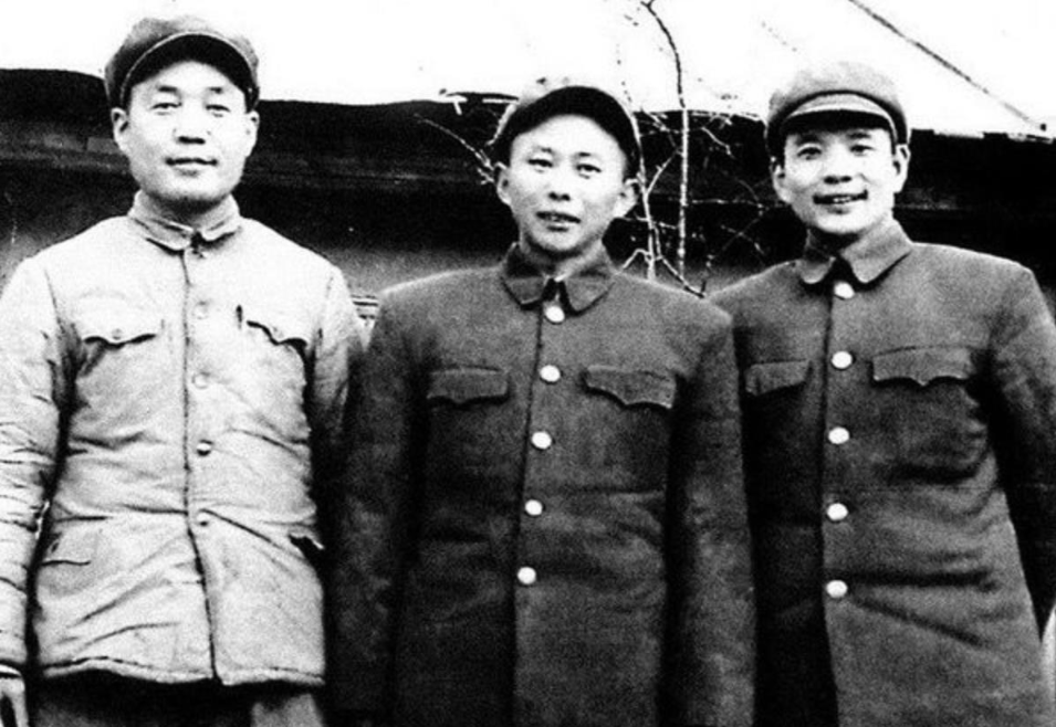 1957年，第3兵团（旅大防卫区）管理处的1位上尉管理员（相当于副科级）按照规定