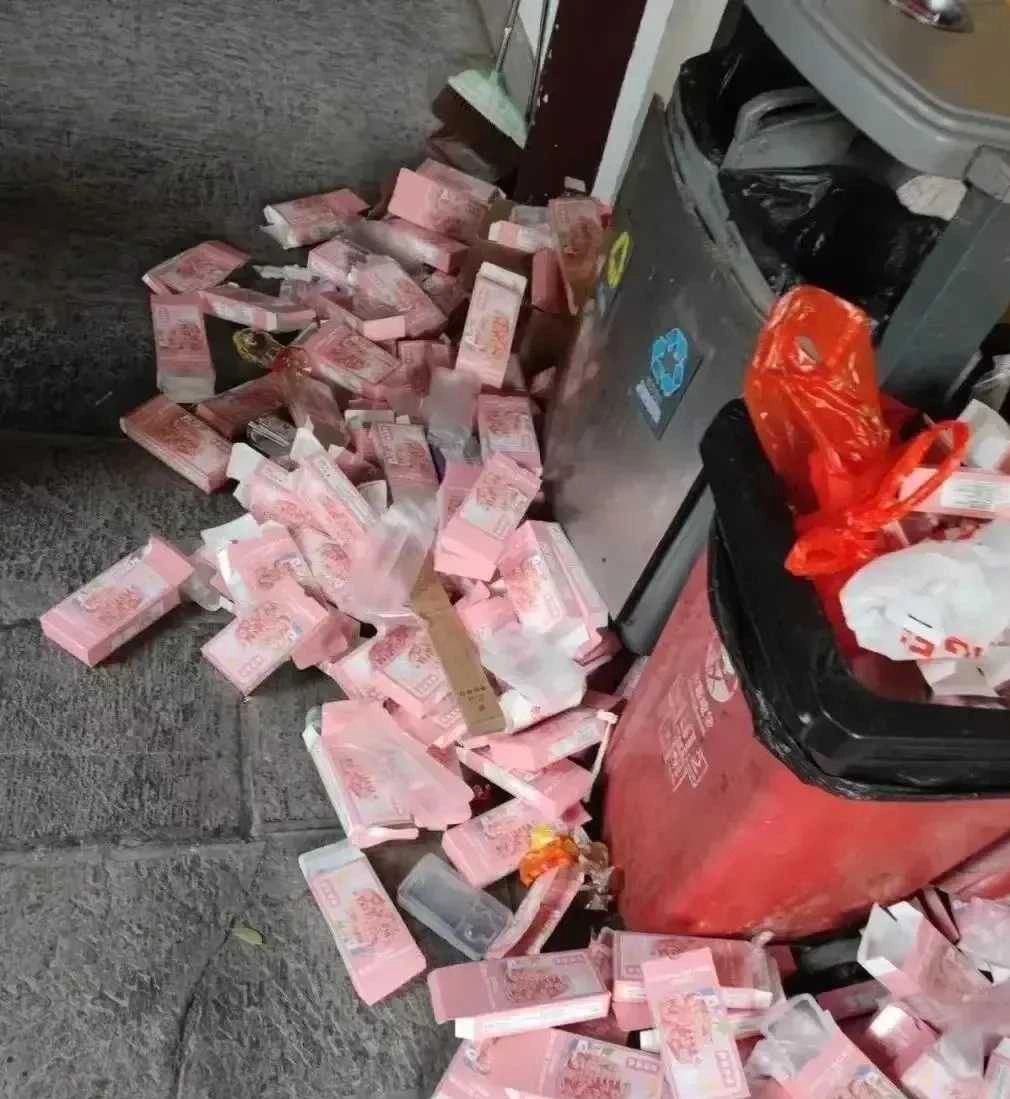 害得我从8楼跑下来，连电梯都没有坐，鞋还跑掉了一只！