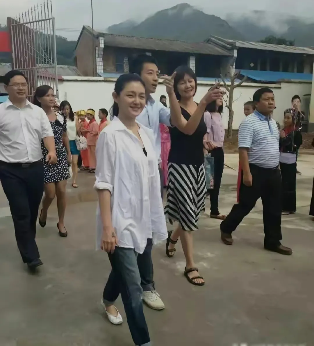 难怪大S会觉得汪小菲配不上自己，原来她以前的路人照也超美的，完全把前夫变成一个普