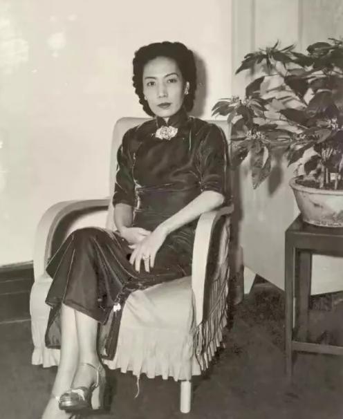 1933年的一天夜里，梅兰芳突然接到杜月笙的电话:“梅老板，我这里有点麻烦要解决