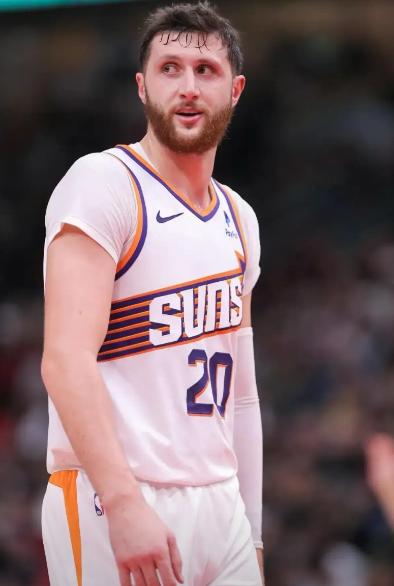 太阳送走努尔基奇，球队最新阵容如下:

主力——琼斯+布克+奥尼尔+杜兰特+理查