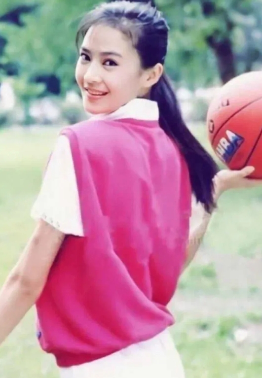 神似刘雪华的“琼瑶女郎”