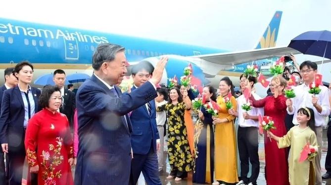 苏林到达广州当天，解放军就在离中越边境不远的北部湾开始了为期一个月的军事演习，一
