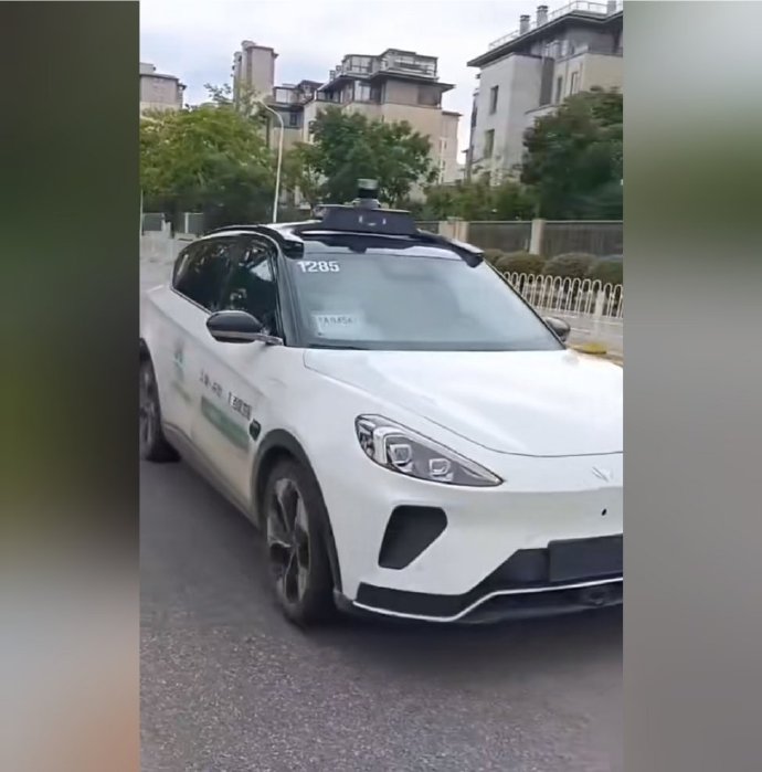 昨天凯中精密、北汽蓝谷、华测导航等逆势拉高，消息上武汉自动驾驶网约车很火，百度旗