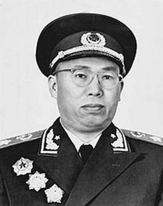 罗荣桓元帅爱读书，喜书法，不抽烟，也不喝酒，不题词，不爱照相，生活严谨，宽厚待人
