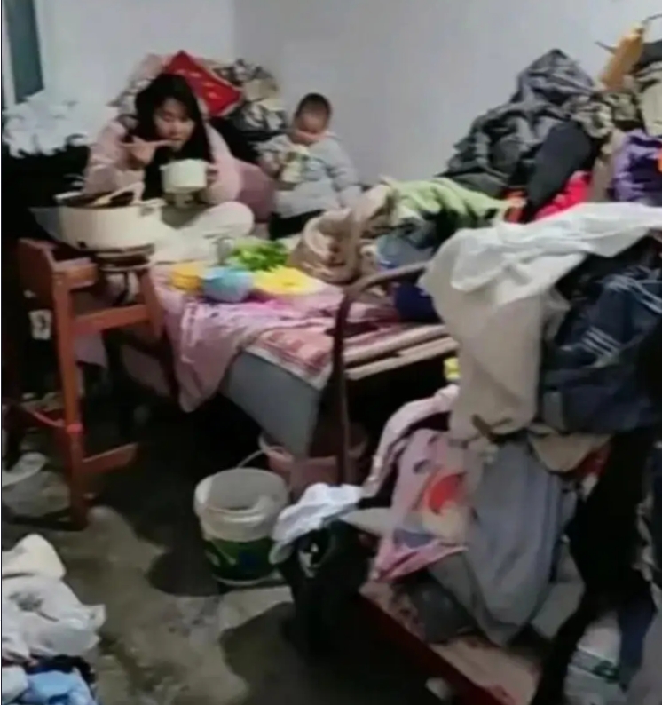 下班回来看到这一幕，心里五味杂陈。