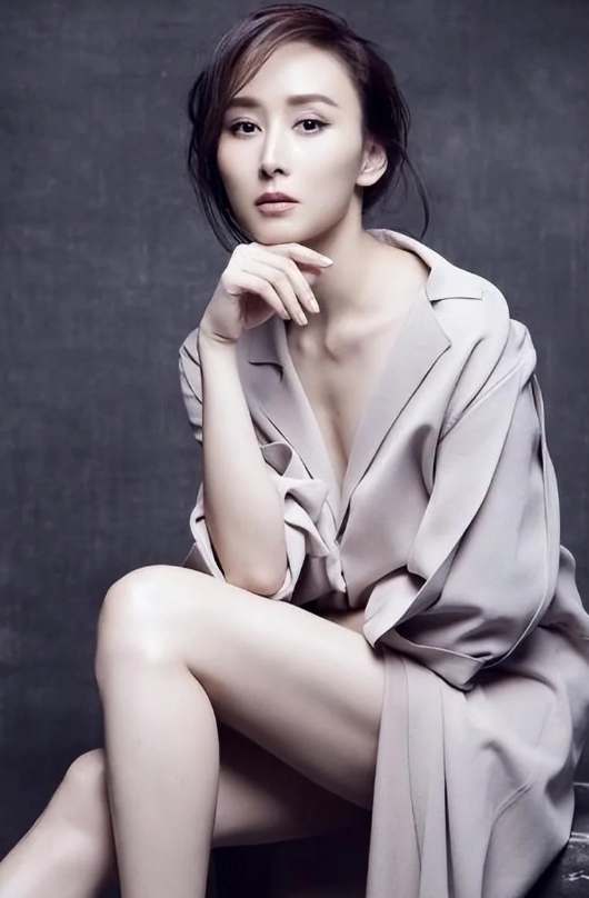 胡静：嫁给马来西亚富商，如今怎么样了？