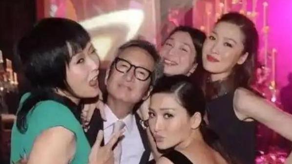 结婚36年无子女，容忍丈夫找女人，61岁的叶童给豪门婚姻上了一课