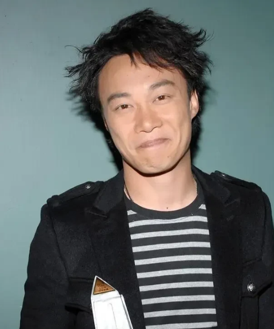 陈奕迅在泰国开演唱会，我发现了三个挺有意思的现象：

1.王星事件一出，陈奕迅演