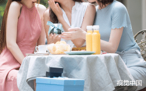 重生后放弃绿茶妻子，选择了一直深爱自己青梅竹马，不过爱来的太迟.一切都太晚了