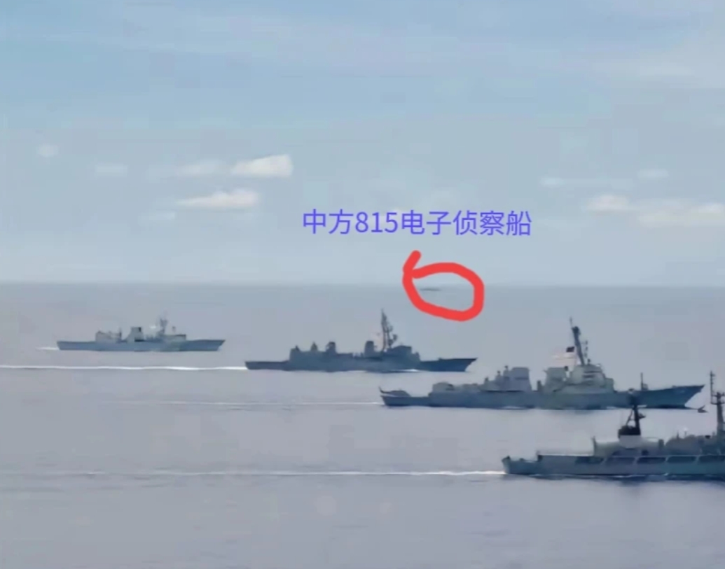 中 美 日 加 菲联合军演
六月十六日到十七日，中美日加菲在南海举行了联合军演，