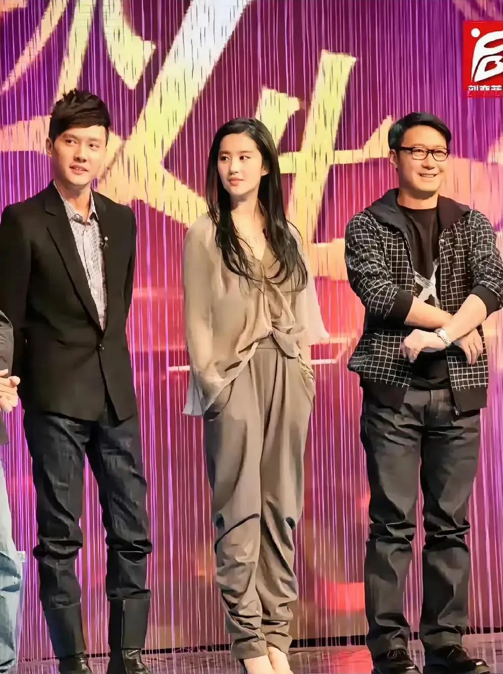冯绍峰异性缘是真好呀，娱乐圈的绝色大美女都合作了个遍，和天仙刘亦菲合作时还是小鲜