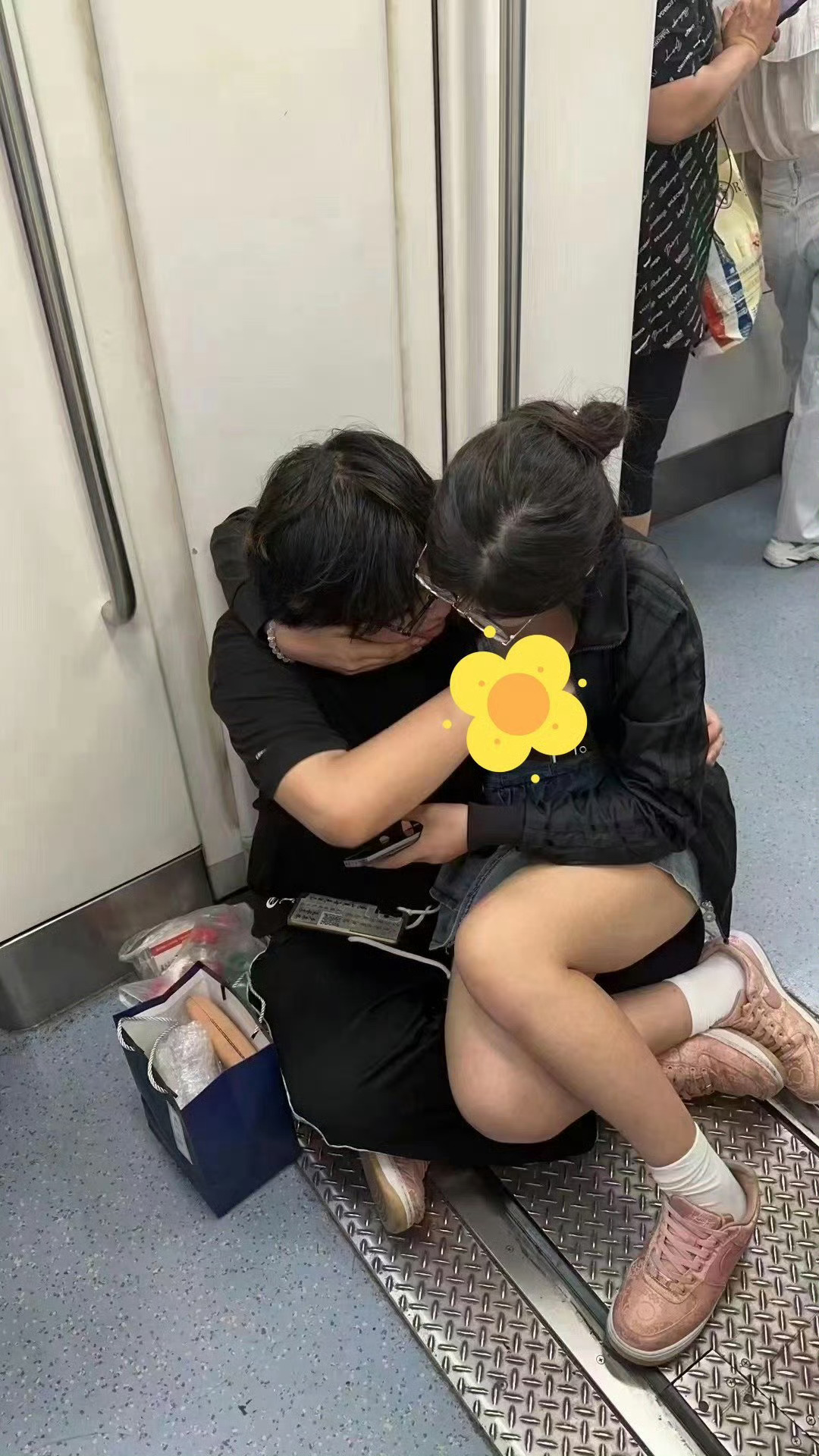 这是公共场合，要这么急吗