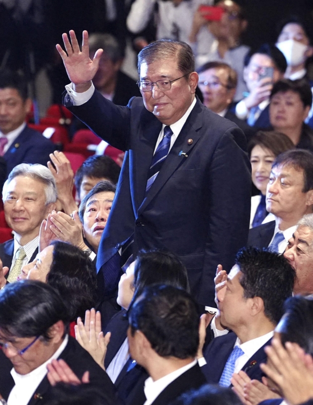和日本朋友聊了一下他对石破茂当首相的看法，他认为这代表日本已经进入了二战后国际秩