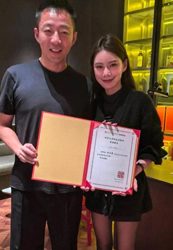 血缘亲情，任何人都放不下的，所以，大s才有恃无恐的很作，汪傻是做戏与亲情的融入。