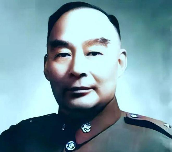 1949年12月10日，蒋介石乘飞机离开成都，胡宗南对参谋长罗列发牢骚说： “总