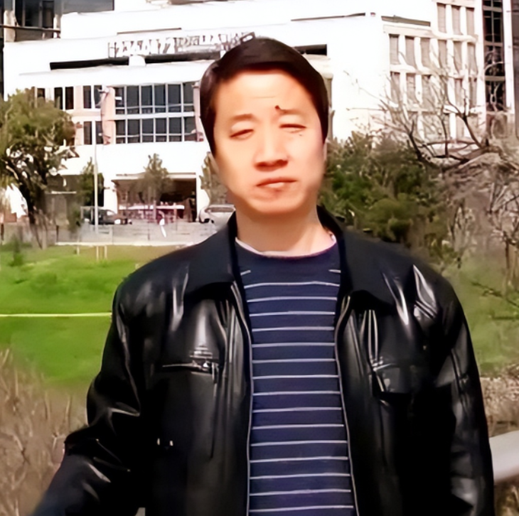 为了仅仅5000美金，甘愿背叛自己的国家，值得吗？2011年，河南一高级科研人员