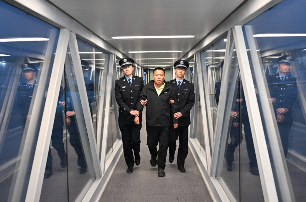 据中央纪委国家监委网站，近日，在中央反腐败协调小组国际追逃追赃工作办公室统筹协调