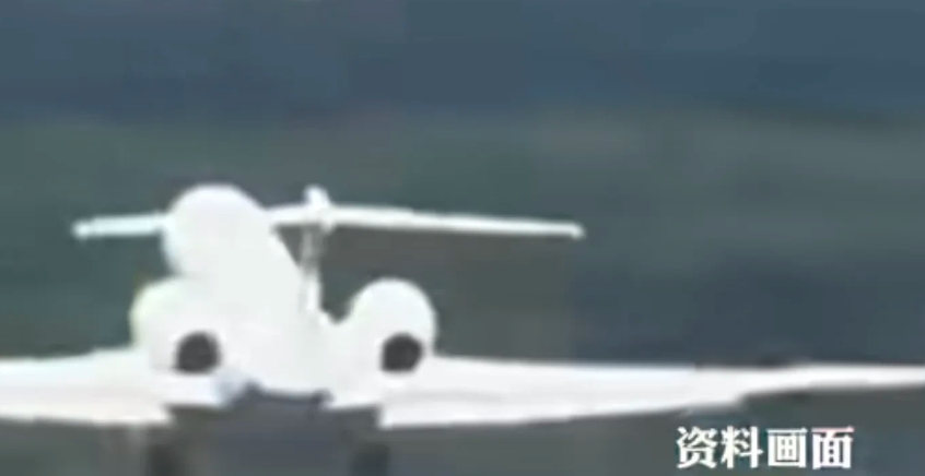 的确罕见，从美国和俄罗斯互相封锁领空开始，到现在美国的军机，竟然降落在俄罗斯首都