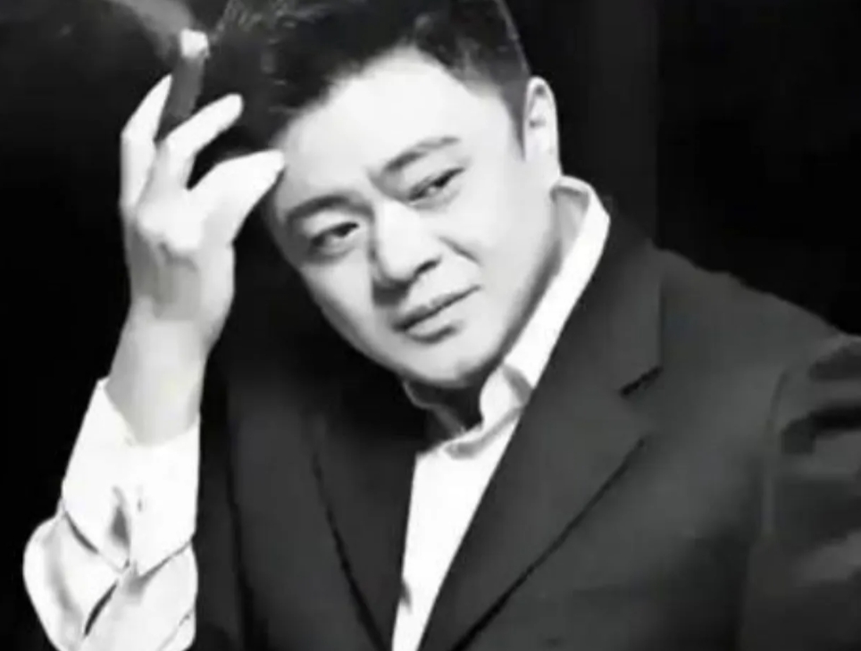 老戏骨高明之子著名演员高亮突发疾病在成都去世。2月11日，老戏骨高明之子著名演员