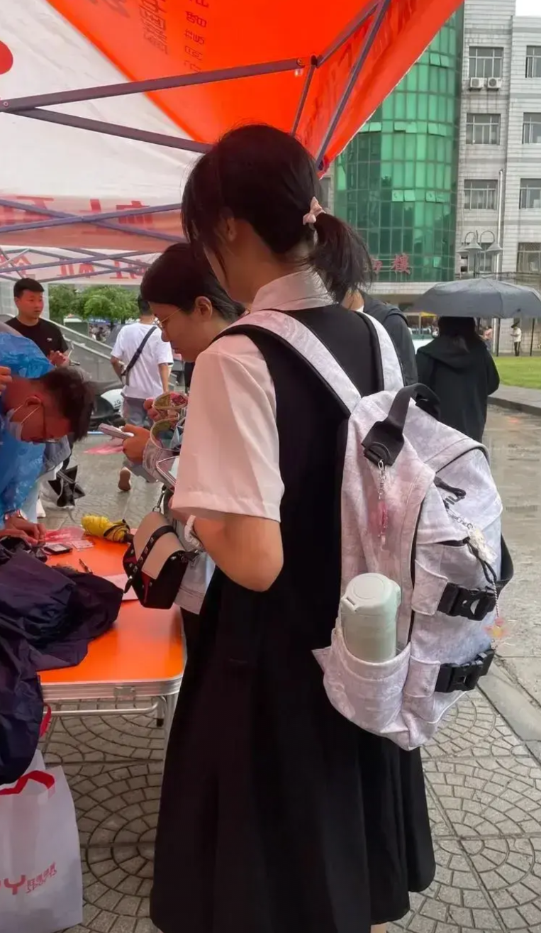 大学生的日子真憋屈，难道真的不能说实话？

当现在的大学生，尤其是我，真的觉得日