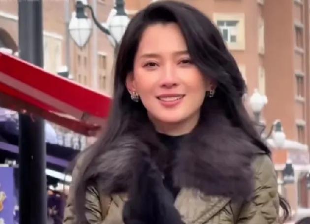汪峰又要当爸爸了！
2月17日，有网友在汪峰女友森林北发出的日常照中发现森林北小