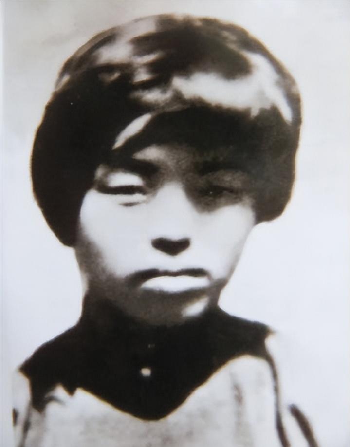 1930年12月，挺着大肚子受完刑的共产党员吴澄预感到自己或许将不久于人世了，她