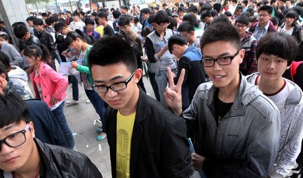 关于高考，你印象最深的是什么？

1.最后一次语文课，老师听写，听写的是全班人的